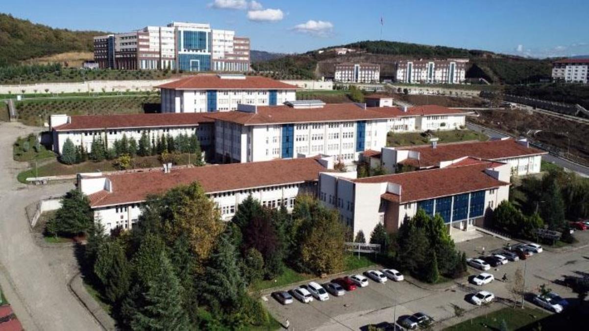 Depremzede öğrencisine 