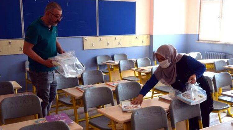 Ders kitapları sıralarda! Hazırlıklar tamam