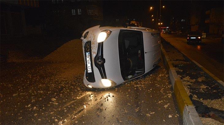 Devrilen otomobil sürücüsü yaralandı