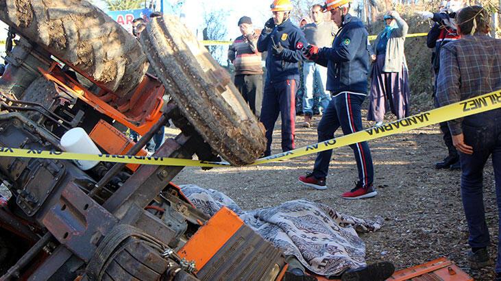 Devrilen traktördeki çiftten acı haber