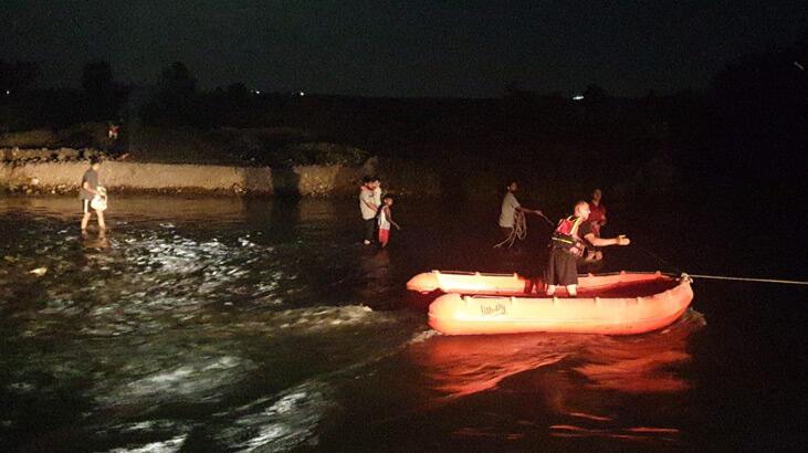 Dicle Nehri kıyısında mahsur kalan 9 kişi JAK ekiplerince kurtarıldı
