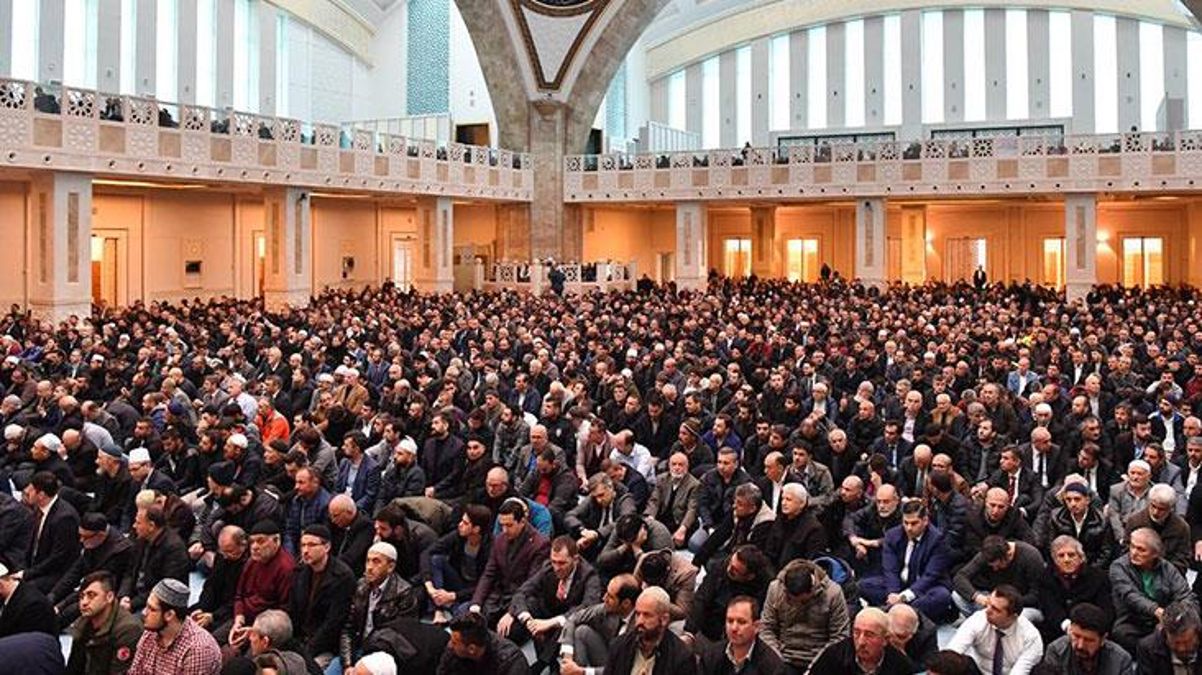 Diyanet İşleri Başkanlığı'nın cuma hutbesinde sokak hayvanlarıyla ilgili çağrı yapıldı