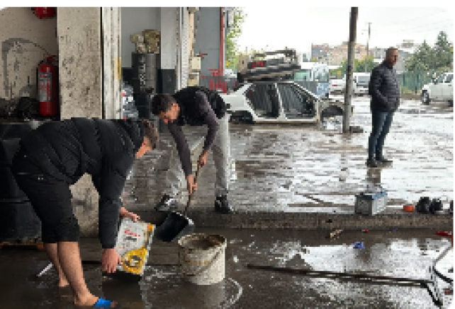 Diyarbakır’da iş yerleri sular altında kaldı