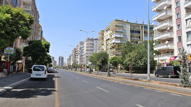 Diyarbakır’da kavurucu sıcaklar nedeniyle cadde ve sokaklar boş kaldı