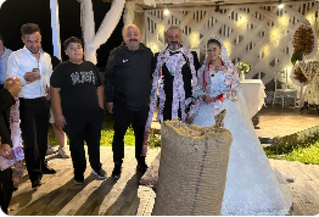 Düğünde altın yerine bir çuval fındık taktılar