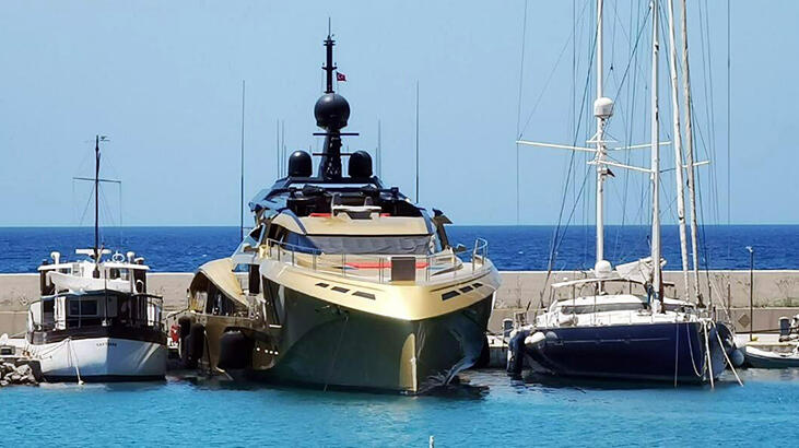 Dünyanın en pahalılarından! Kuşadası'na demir attı...