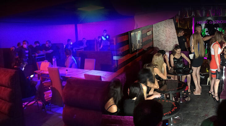 Duvarda açılan delikten giriyorlar! Basıldılar...