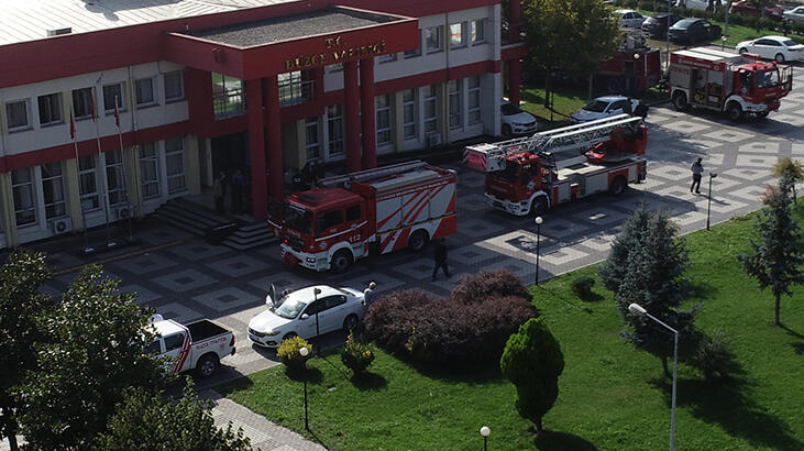 Düzce Valiliğinde güvenlik noktasındaki biber gazı patladı