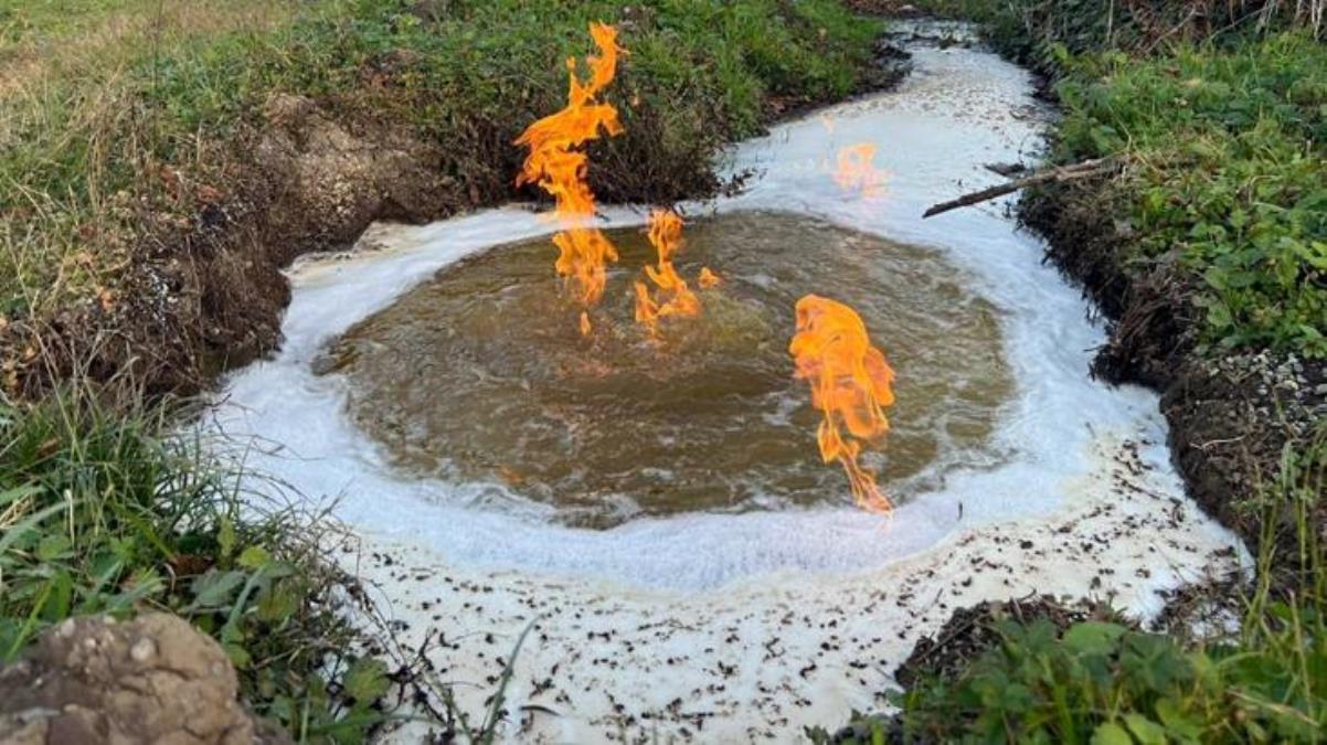 Düzce'de endişelendiren görüntü! 5.9'luk deprem sonrası su kuyusu yanmaya başladı