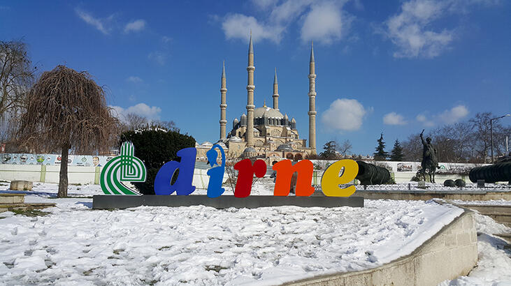 Edirne'de hava sıcaklığı eksi 8 dereceye düştü, buz sarkıtları oluştu