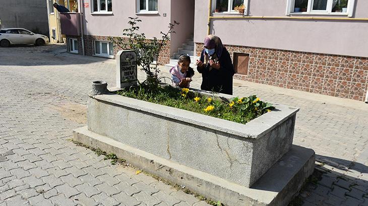 Edirne'de yol ortasında sır mezar!