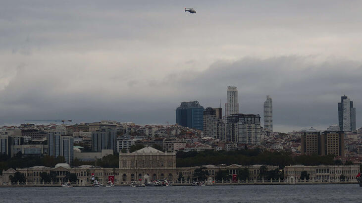 En özel anma... Polis helikopteriyle Dolmabahçe üzerinde saygı duruşu