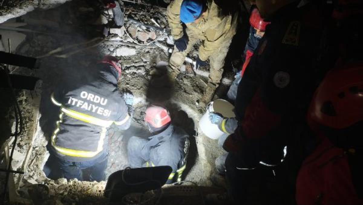 Enkazdan 10 kişiyi sağ çıkaran itfaiyecilerin müdürü: Allah bir daha böyle acılar yaşatmasın