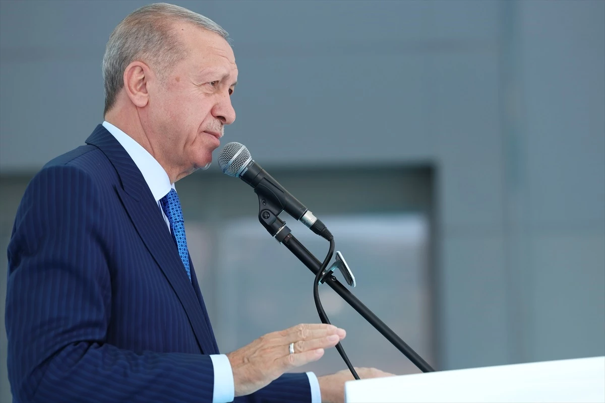 Erdoğan, Malazgirt'te de yerel seçim mesajı verdi: İllerimizi bize yakışmaz hale getirenlerden geri almaya hazır mıyız?