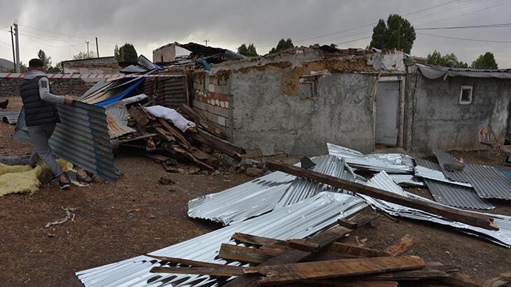 Erzurum'da hortum paniği! Evlerin çatıları uçtu