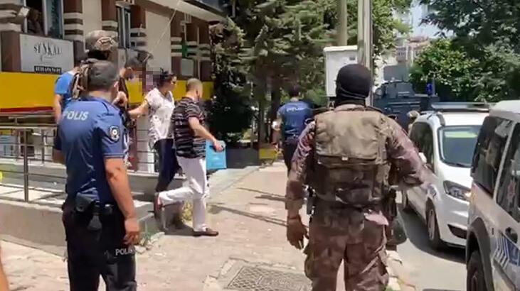 Esenyurt'ta hareketli anlar! Göğsüne silah dayadı
