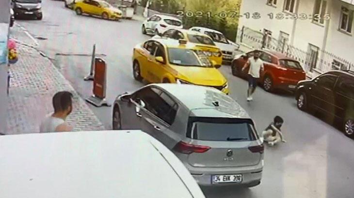 Esenyurt'ta taksinin çocuğa çarpma anı kamerada