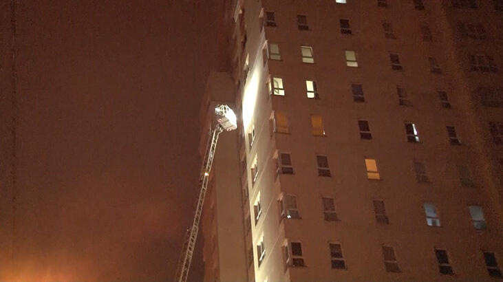 Esenyurt’ta yangın paniği! Apartmandakiler tahliye edildi
