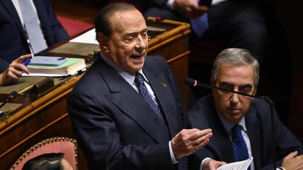 Eski İtalya Başbakanı Berlusconi yoğun bakıma kaldırıldı
