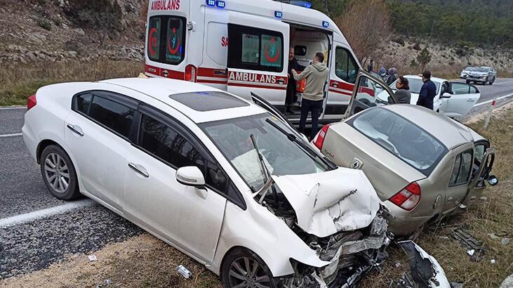 Eskişehir'de otomobiller çarpıştı: 5 yaralı