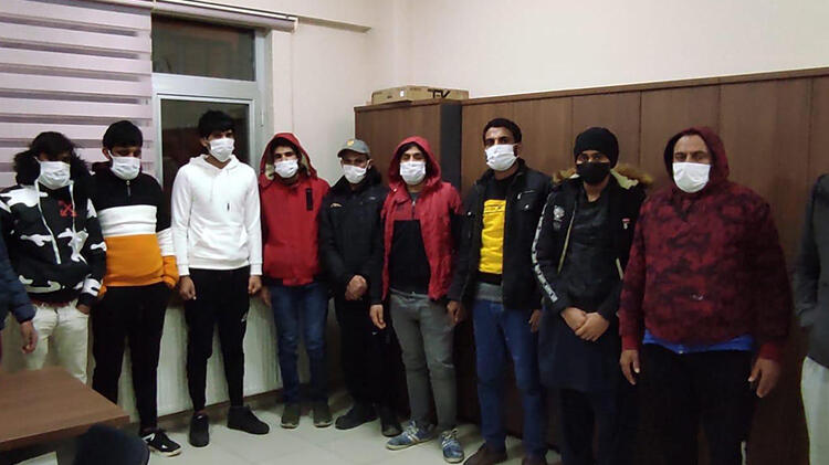 Evde 13 kaçak göçmen yakalandı