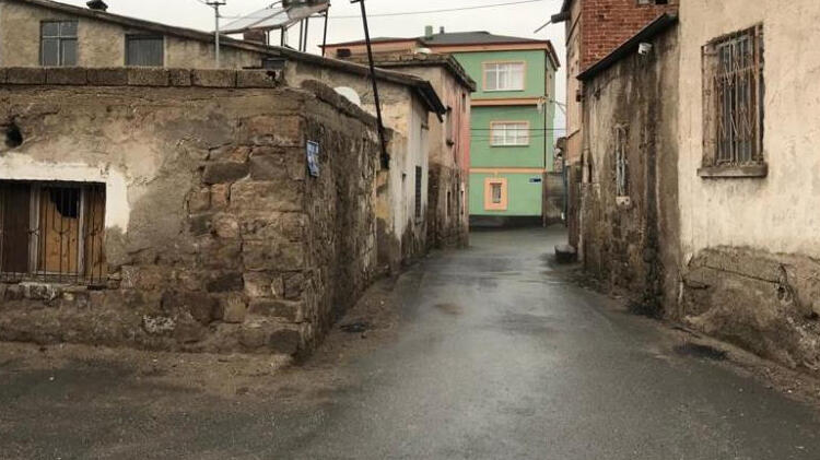 Evde doğum yapan annenin bebeği öldü!