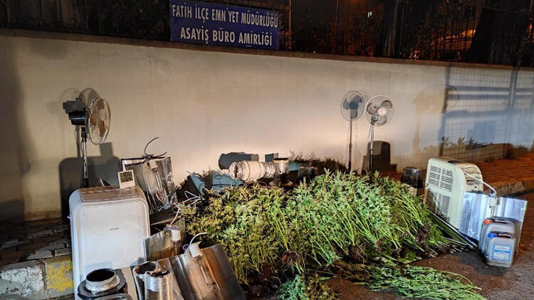 Evin bodrum katını uyuşturucu serasına çevirmiş!