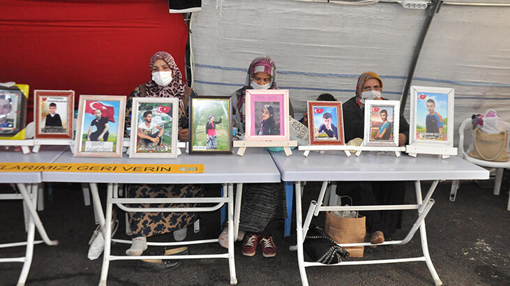 Evlat nöbetindeki anne: Çocuklarımızı çalan partinin kapısındayız