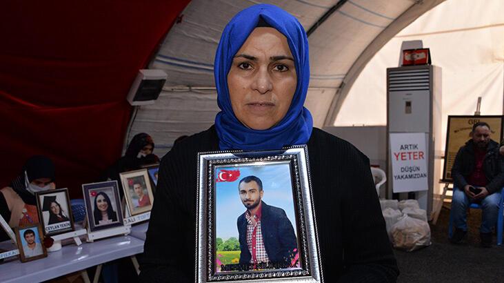 Evlat nöbetindeki anne: Oğlum, Mehmet'im, yavrum dön gel