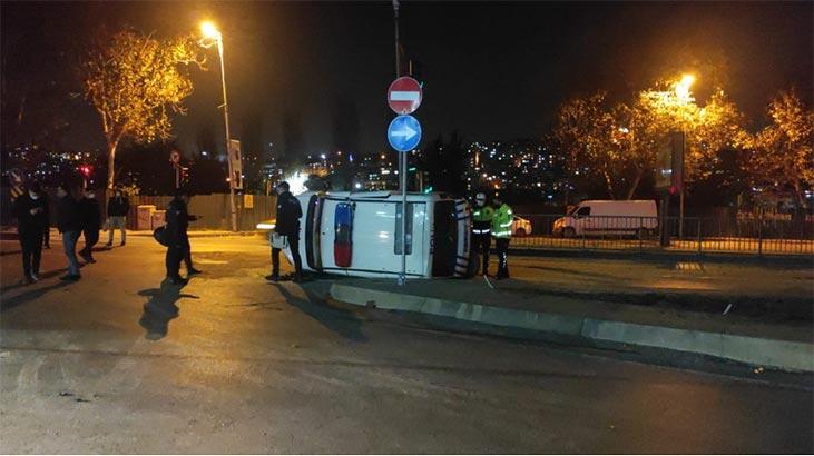 Eyüpsultan'da otomobil polis otosuna çarptı: 3 yaralı