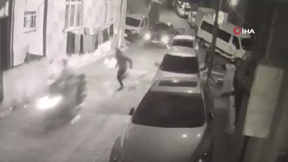 Eyüpsultan'da Silahlı Saldırı: Çatışma Anları Kameralara Yansıdı