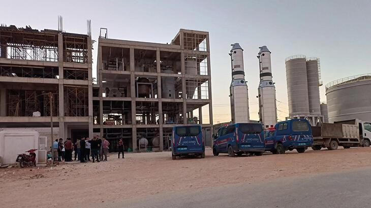 Fabrika inşaatında metal platform çöktü: 1 ölü, 4 yaralı