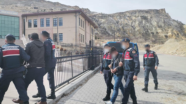 Facebook'tan tanıştı kandırıldığını anlayınca jandarmaya koştu!