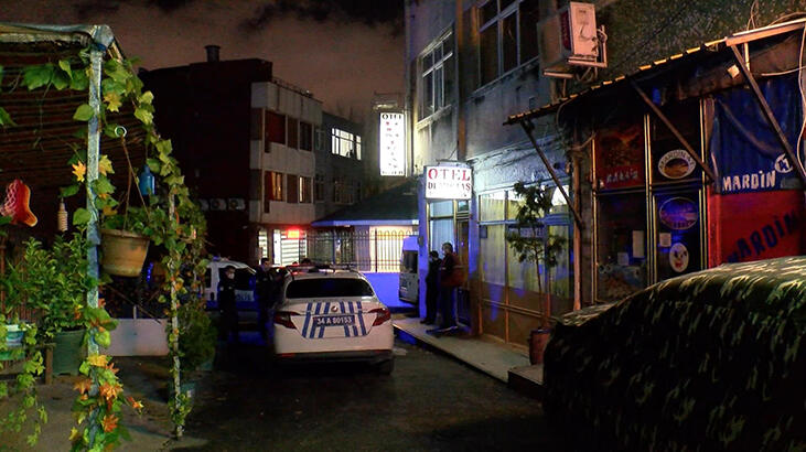 Fatih'te otelden çıkarken silahlı saldırıya uğrayan kişi yaralandı