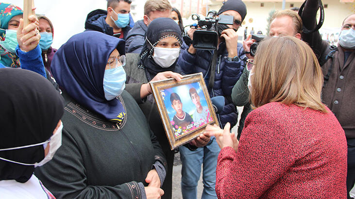 Fatma Şahin, evlat nöbetindeki aileleri ziyaret etti