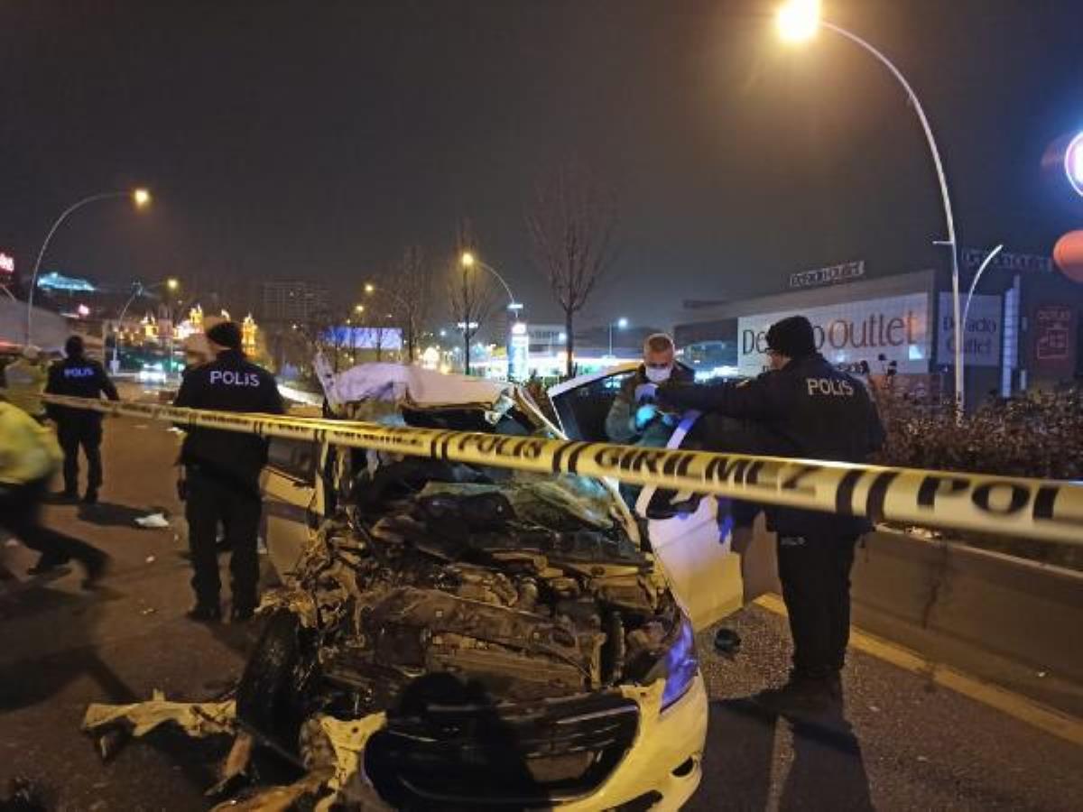 Feci kaza kamyonete çarptı: 2 ölü, 2 yaralı