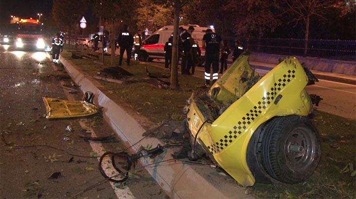 Feci kaza! Makas atarak ilerleyen otomobil ikiye bölündü