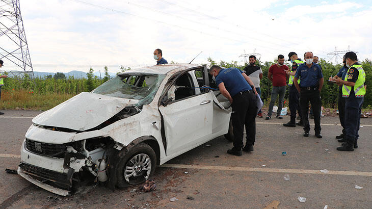 Feci kaza! Otomobilin arka camından fırladı