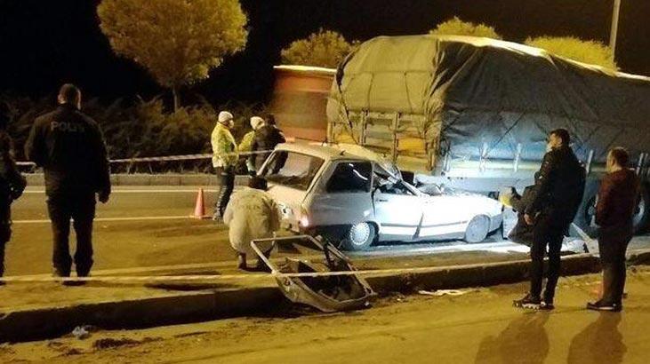 Feci kaza! TIR'ın altına giren otomobilin sürücüsü öldü