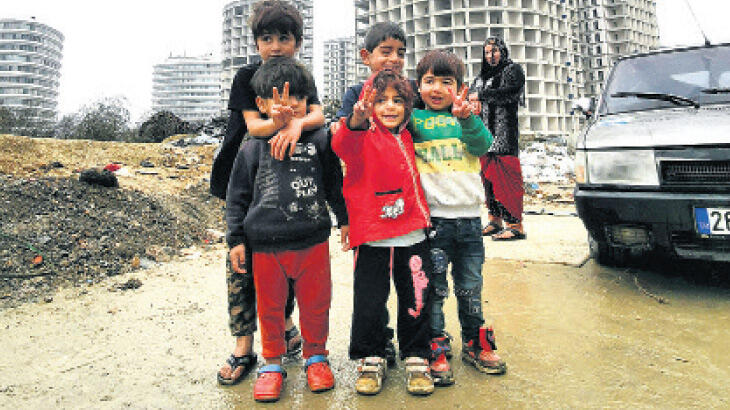 Fikirtepe’de göçmen dramı! 3 çocukla arabada yaşam