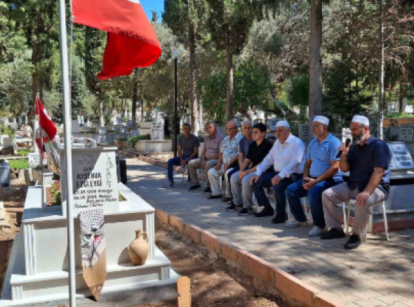 Filistin şehidi Ayşenur mezarı başında dualarla anıldı