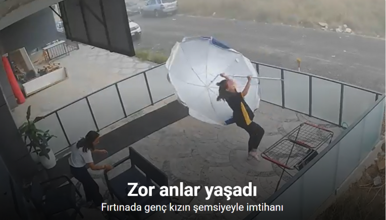 Fırtınada genç kızın şemsiyeyle imtihanı kameraya yansıdı