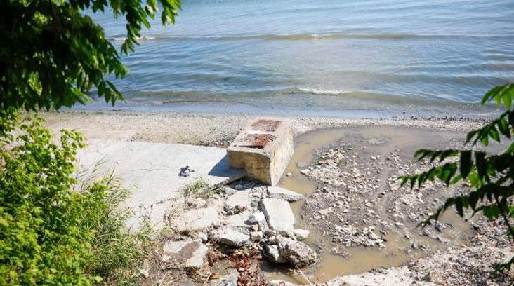 Florya'da lağım suyu denize döküldü