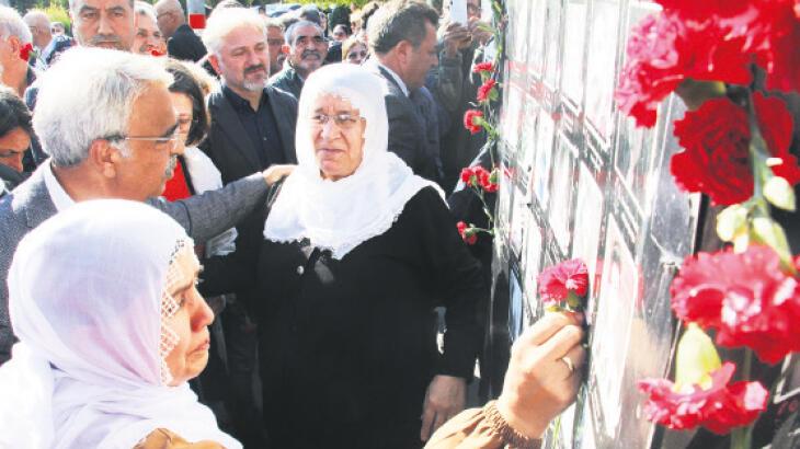 Gar katliamında ölenler anıldı