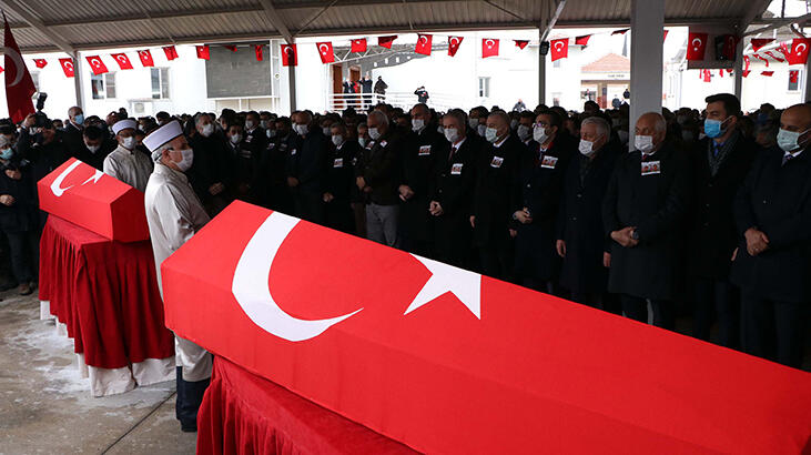 Gara şehitlerine veda... Müslüm Altıntaş ve Adil Kabaklı toprağa verildi