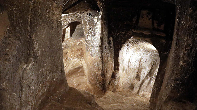 Gaziantep Kalesi'nin altındaki tarihi tüneller turizme kazandırılıyor