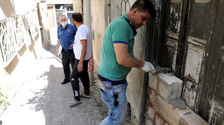 Gaziantepli vatandaşlar isyan etti! Hırsızlar yüzünden kapılarına duvar ördüler