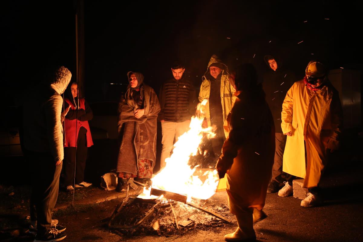 Gaziantep'te Enkaz Altındakiler İçin Endişeli Bekleyiş Sürüyor