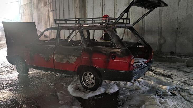 Gaziantep'te seyir halindeki otomobil yandı