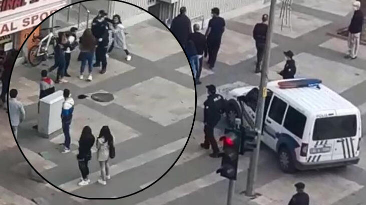 Genç kızların tekme ve yumruklu kavgası kamerada